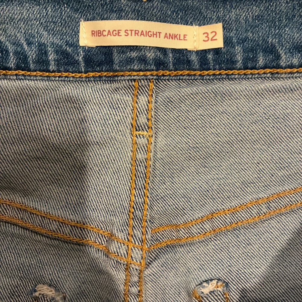 Levi's Jeans Women's 32 Blue Ribcage Straight Ankle LIKE NEW - Picture 9 of 10